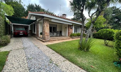 Casa en  Venta  4 dormitorios , en Atlántida
