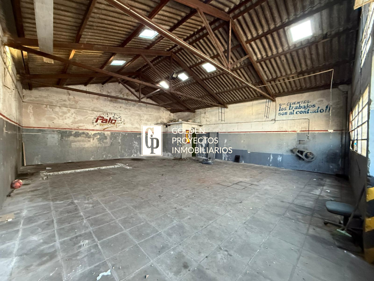 Galpón ID.674 - Alquiler de Casa más Galpón y Apto , Malvin Norte.