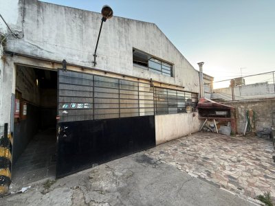 Galpón en Alquiler 120m2 casi Cno. Carrasco 