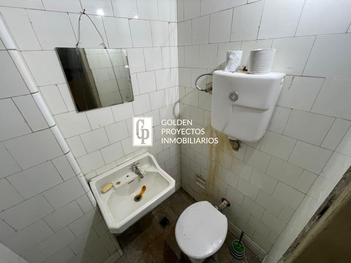 Local Comercial ID.186/Local-comercial-110m2-en-Venta-con-sótano-en-25-de-Mayo-y-Solis.- - Local comercial 110m2 en Venta con sótano en 25 de Mayo y Solis. 