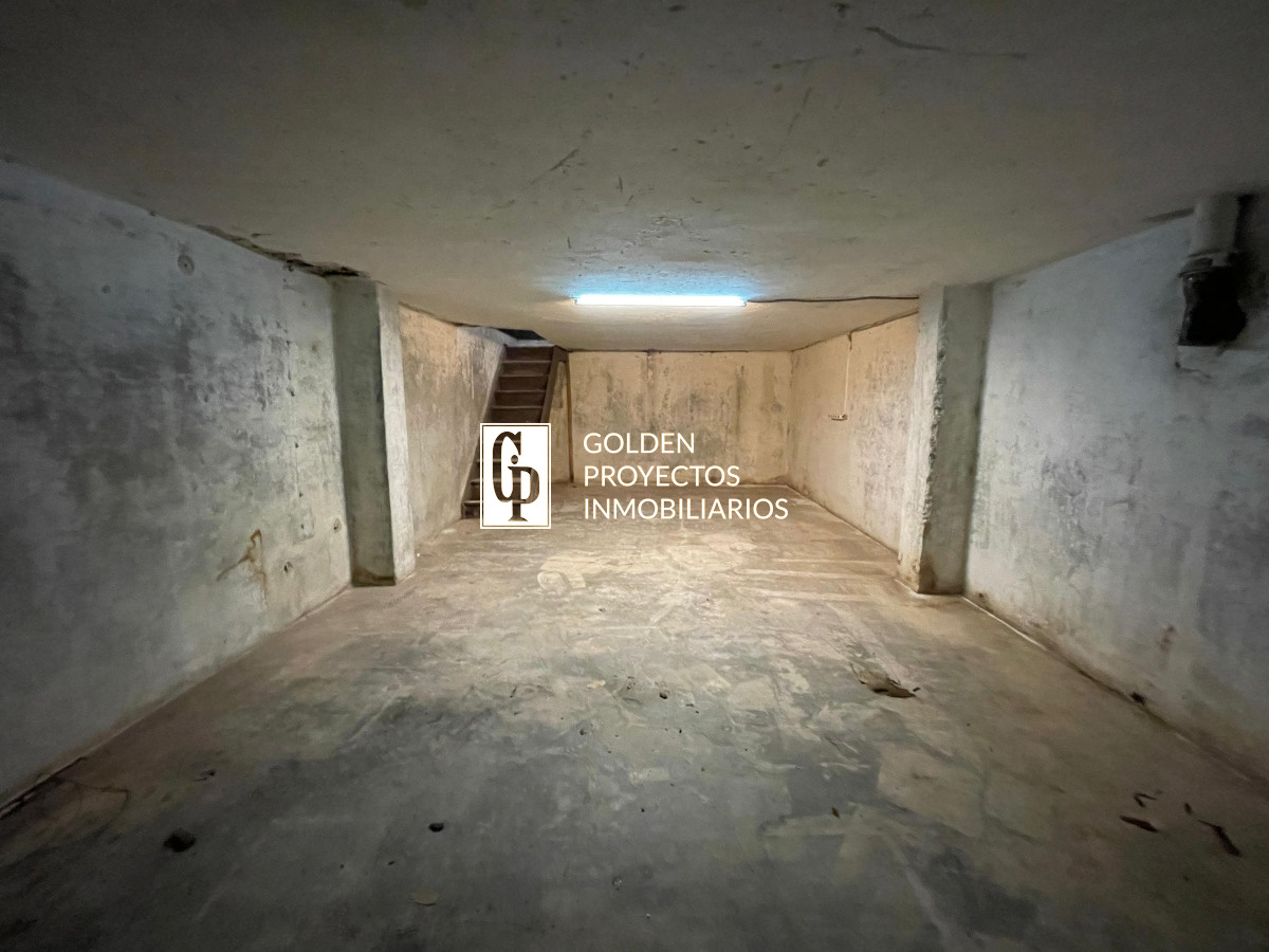 Local Comercial ID.186/Local-comercial-110m2-en-Venta-con-sótano-en-25-de-Mayo-y-Solis.- - Local comercial 110m2 en Venta con sótano en 25 de Mayo y Solis. 