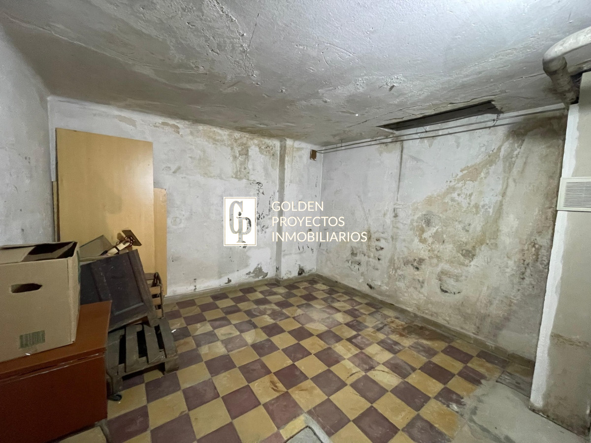 Local Comercial ID.186/Local-comercial-110m2-en-Venta-con-sótano-en-25-de-Mayo-y-Solis.- - Local comercial 110m2 en Venta con sótano en 25 de Mayo y Solis. 