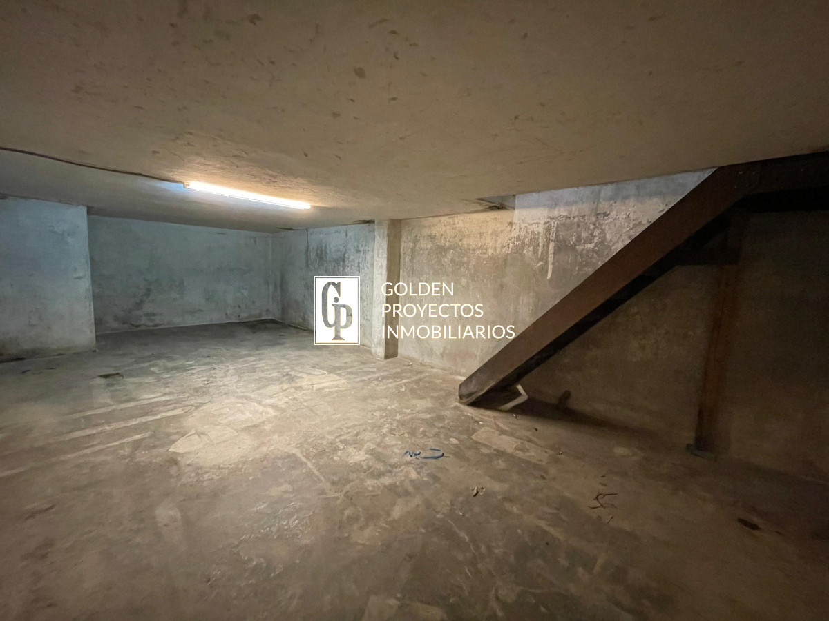 Local Comercial ID.186/Local-comercial-110m2-en-Venta-con-sótano-en-25-de-Mayo-y-Solis.- - Local comercial 110m2 en Venta con sótano en 25 de Mayo y Solis. 