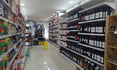 Venta Llave de Autoservicio sobre Avenida Principal en La Comercial