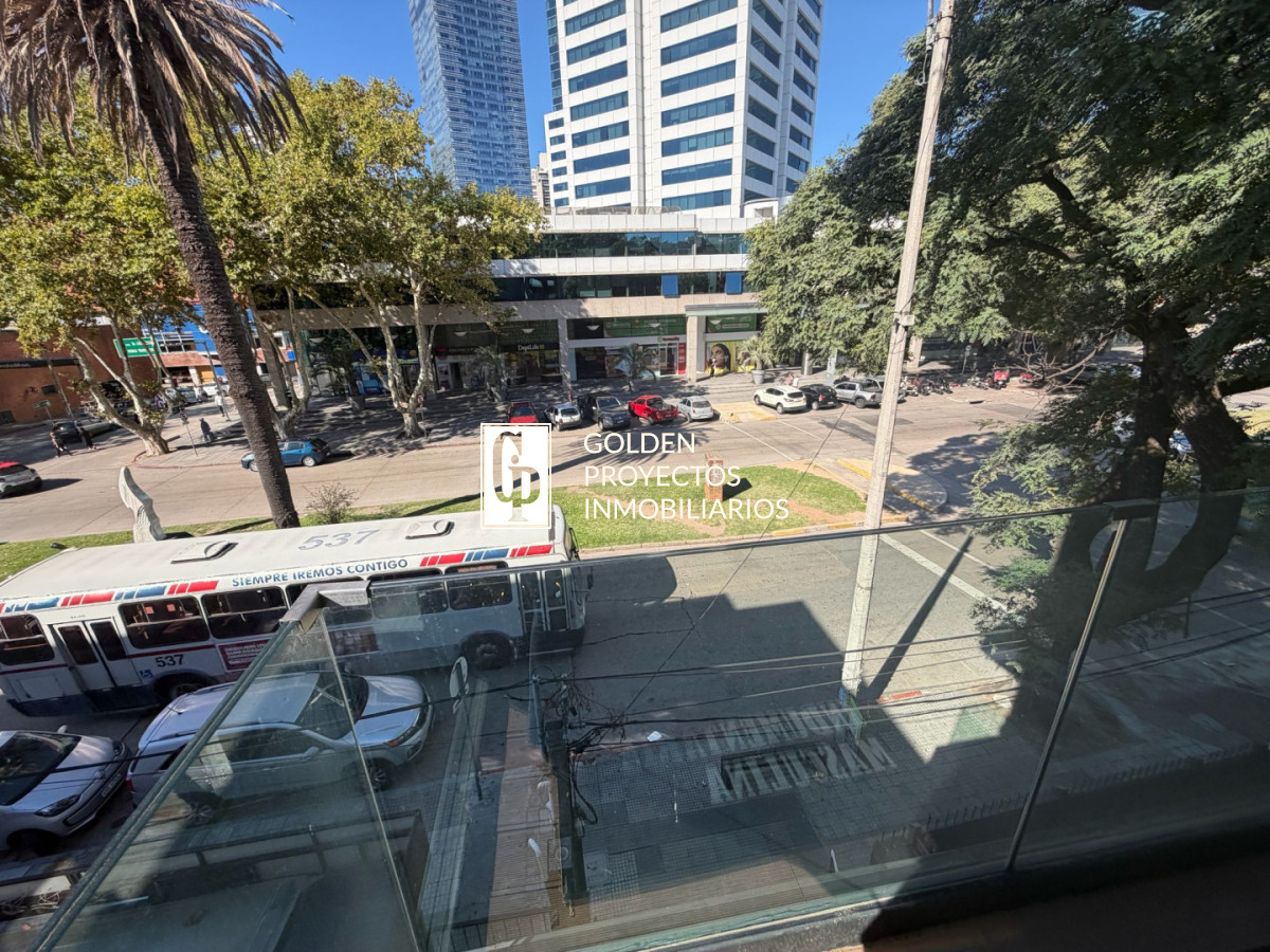 Oficina ID.737/Edificio-en-Alquiler-de-Uso-Exclusivo-Frente-a-WTC-con-Garage-en-Pocitos - Edificio en Alquiler de Uso Exclusivo Frente a WTC con Garage en Pocitos