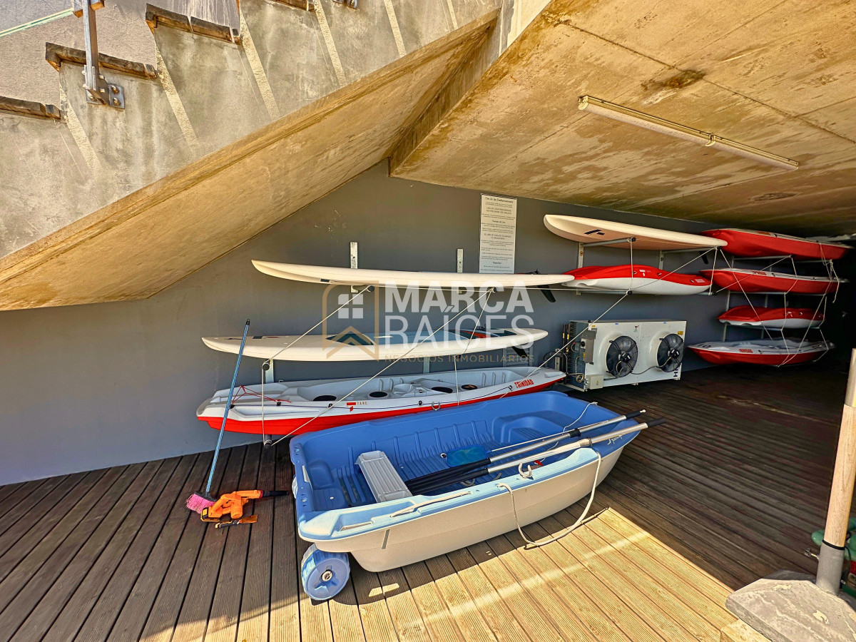 Apartamento ID.1148 - Venta Apartamento de Categoría en Carrasco Este 3 Dormitorios 3 Baños Vista al Lago a Estrenar