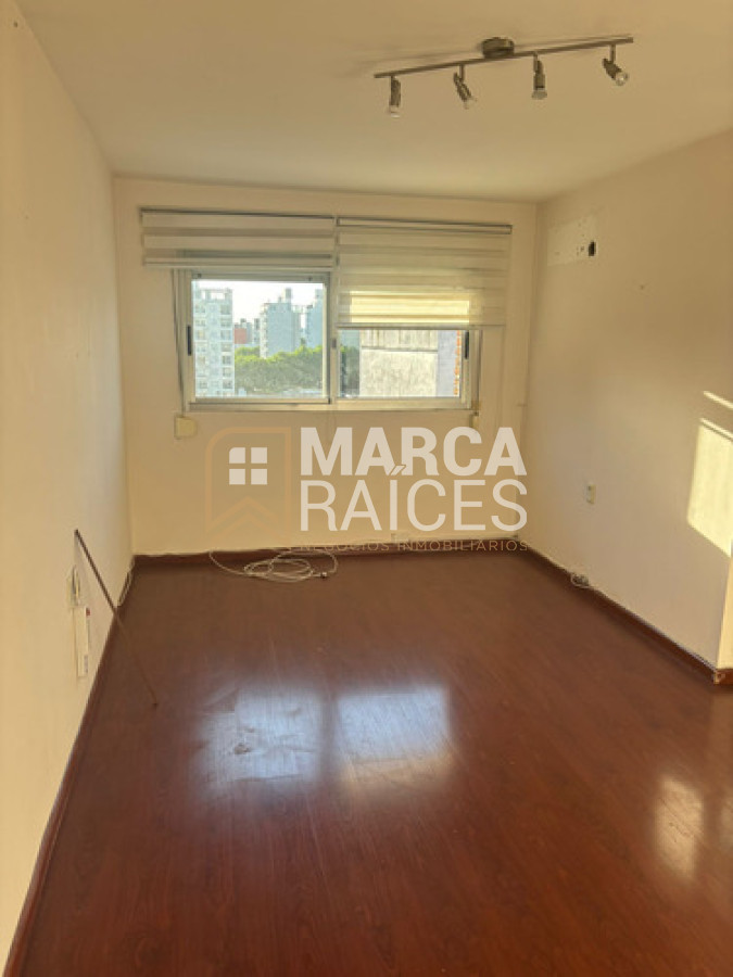 Apartamento ID.1744 - Alquiler Apartamento 3 Dormitorios, 1 Baño, Centro, Montevideo