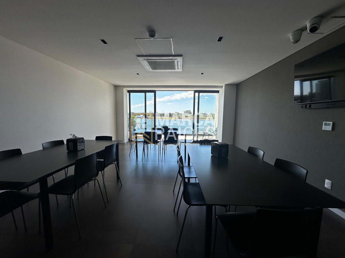 Apartamento ID.1147 - Venta Penthouse Duplex 4 Dormitorios Carrasco Hermosa Vista al Lago A Estrenar