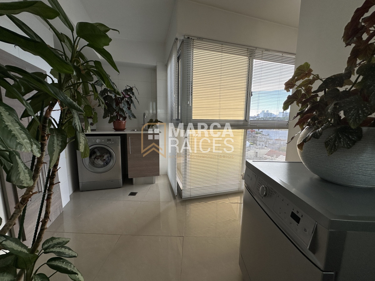 Apartamento ID.888 - Venta Espectacular Apartamento Sobre Rambla 4 Dormitorios Garage Doble Punta Carretas Montevideo
