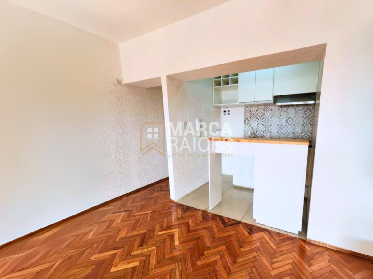 Apartamento ID.1589 - Alquiler Amplio Monoambiente Garage Centro Montevideo