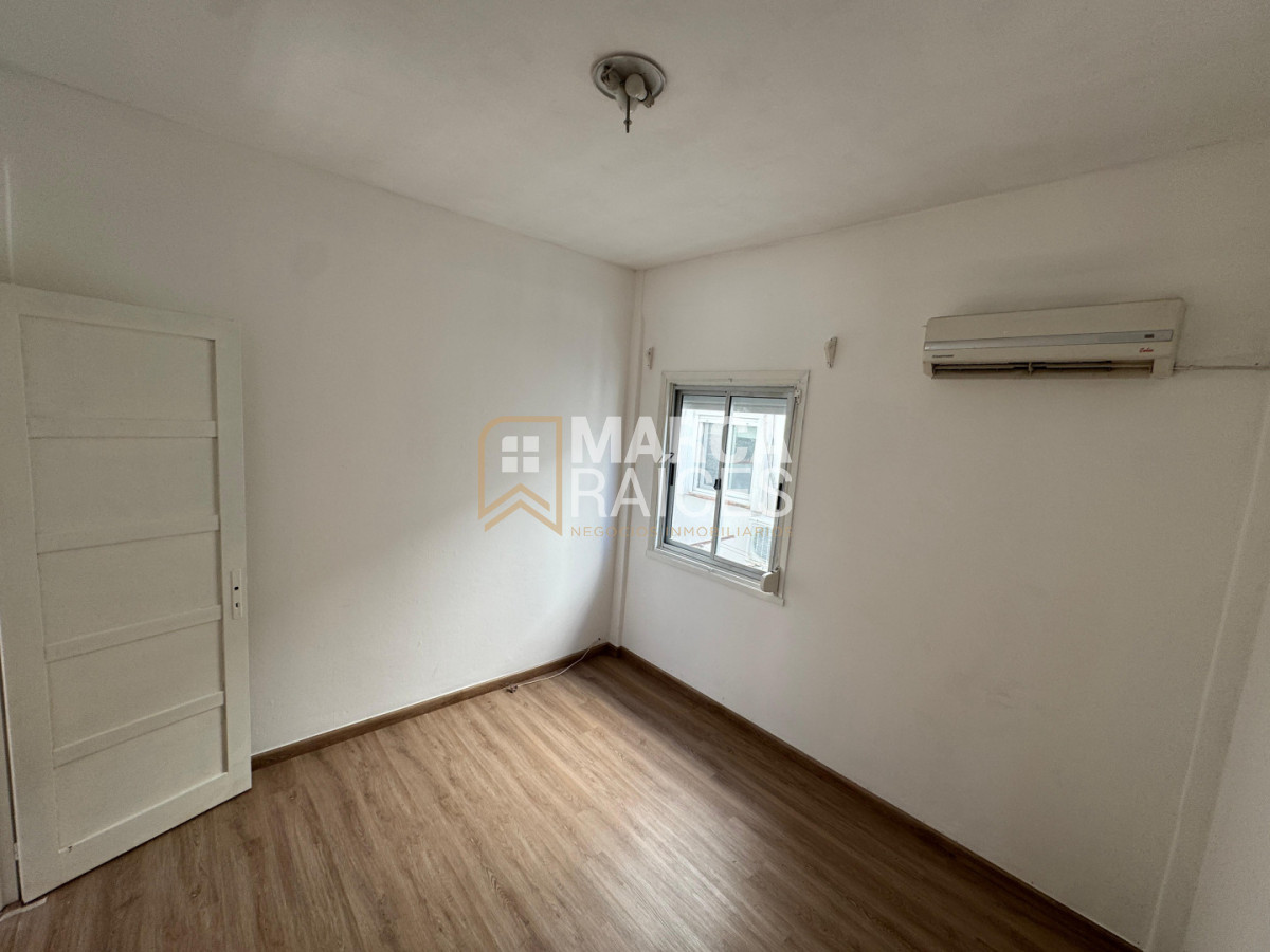 Apartamento ID.1807 - Alquiler Apartamento 2 Dormitorios, 1 Baño, Cocina Y Living. 2do Piso Por Escalera Pocitos Montevideo