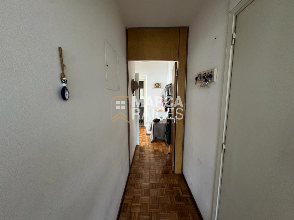 Apartamento ID.2043 - Alquiler Apartamento 4 Dormitorios, 2 Baños con Garage. Ciudad Vieja, Montevideo