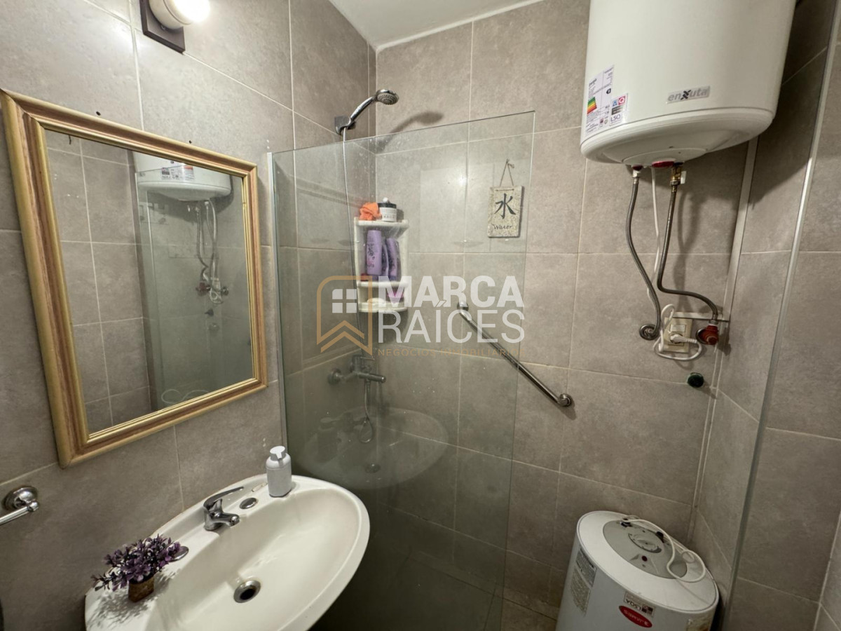 Apartamento ID.2043 - Alquiler Apartamento 4 Dormitorios, 2 Baños con Garage. Ciudad Vieja, Montevideo