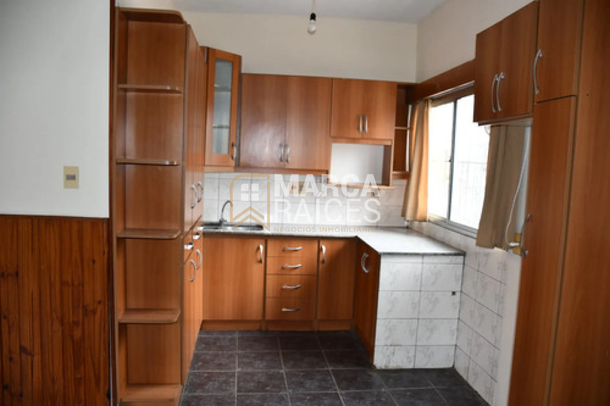 Apartamento ID.2012 - Alquiler Apartamento 4 Dormitorios, 2 Baños. La Blanqueada, Montevideo