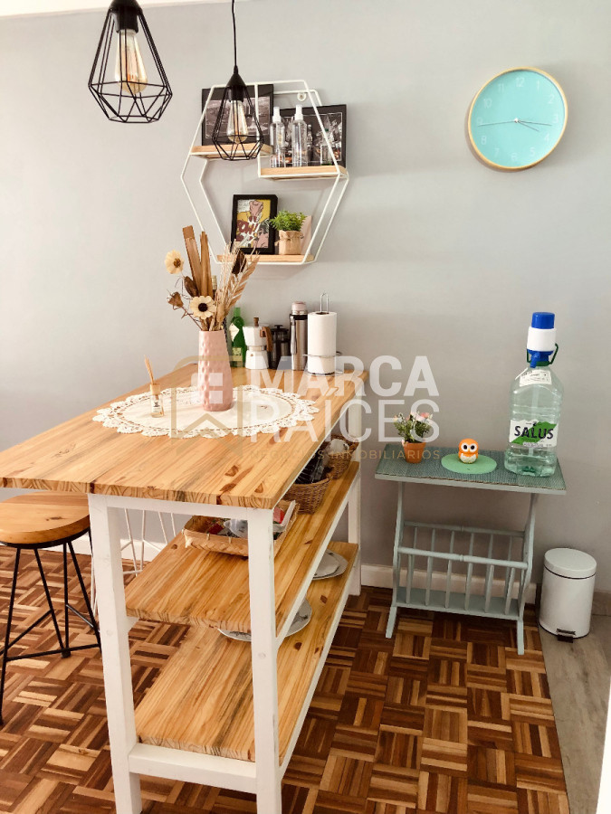 Apartamento ID.1300 - Alquiler Apartamento 1 Dormitorio Al Frente Semi Amoblado Centro Montevideo (Enero 2026)