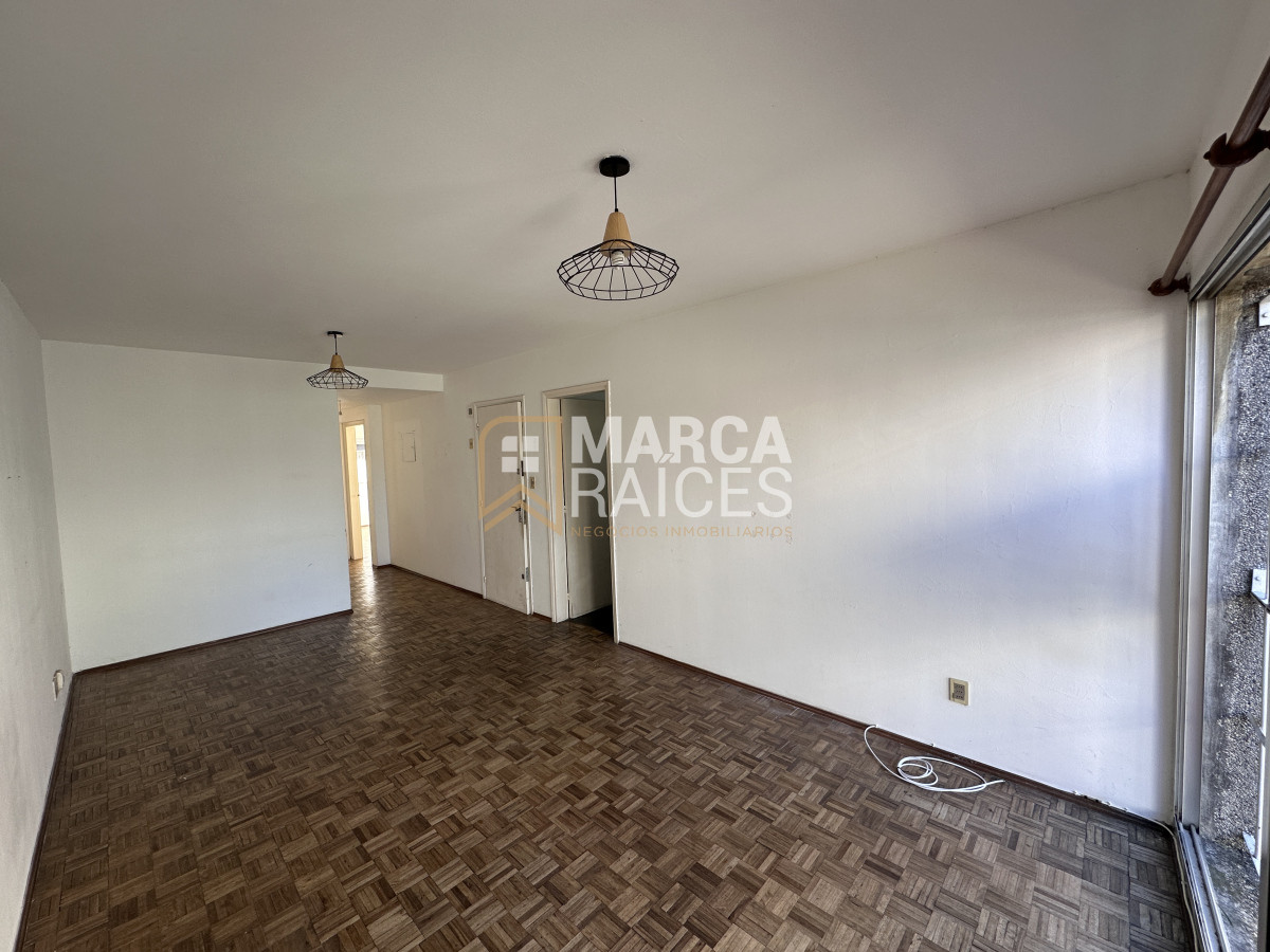 Apartamento ID.1042 - Venta Apartamento 2 Dormitorios Con Renta Al Frente Primer Piso Pocitos Montevideo