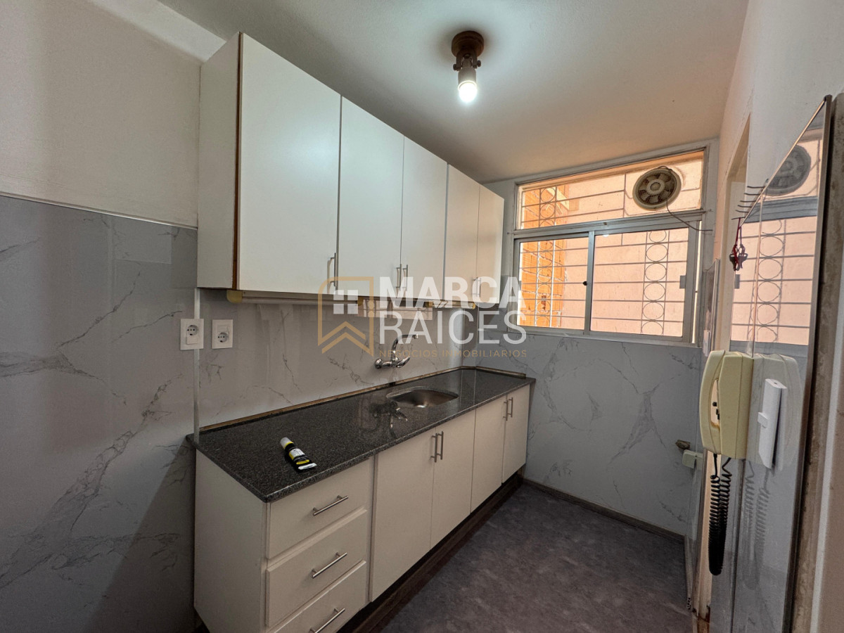 Apartamento ID.1864 - Alquiler Apartamento Monoambiente Al Frente Piso 2 Cocina Definida Pocitos Montevideo