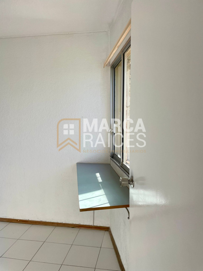 Apartamento ID.1523 - Alquiler apartamento de 4 dormitorios muy luminoso frente al mar en Rambla de Punta Carretas, Montevideo. 