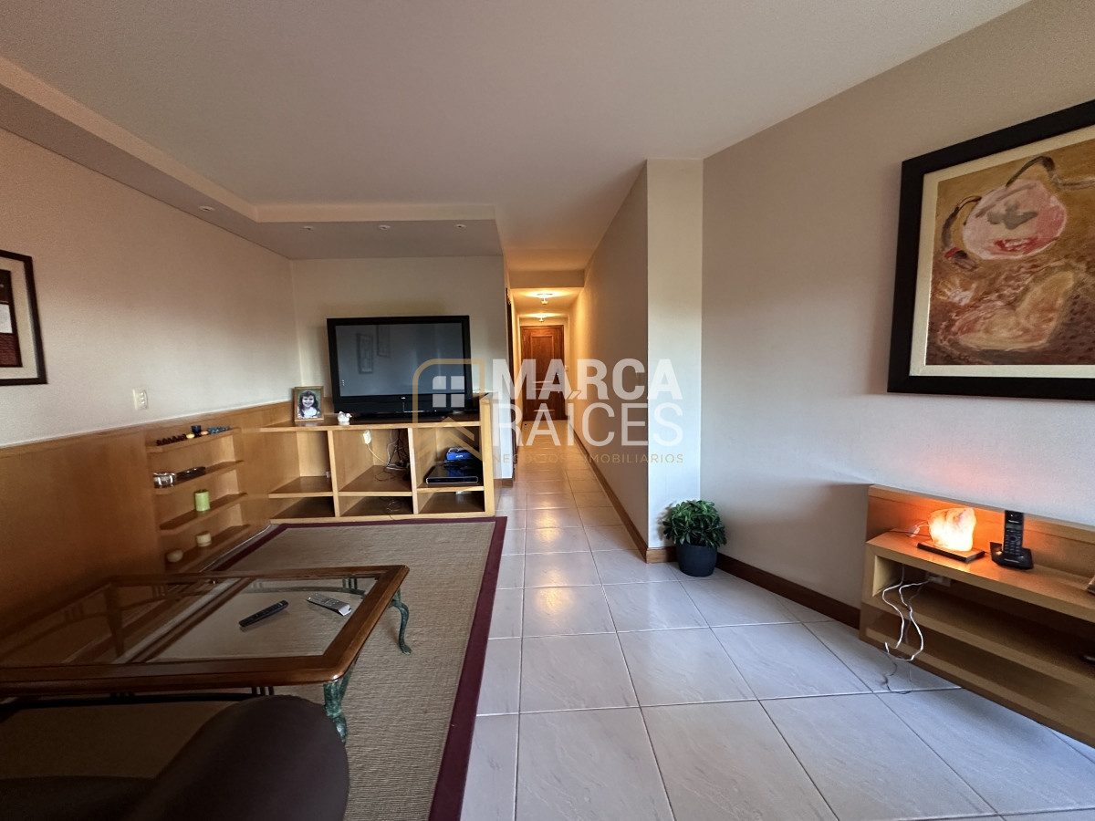 Apartamento ID.853 - Venta Apartamento Frente a Rambla Kibon 3 Dormitorios + Servicio Garage Doble Vista a la Rambla Pocitos Montevideo