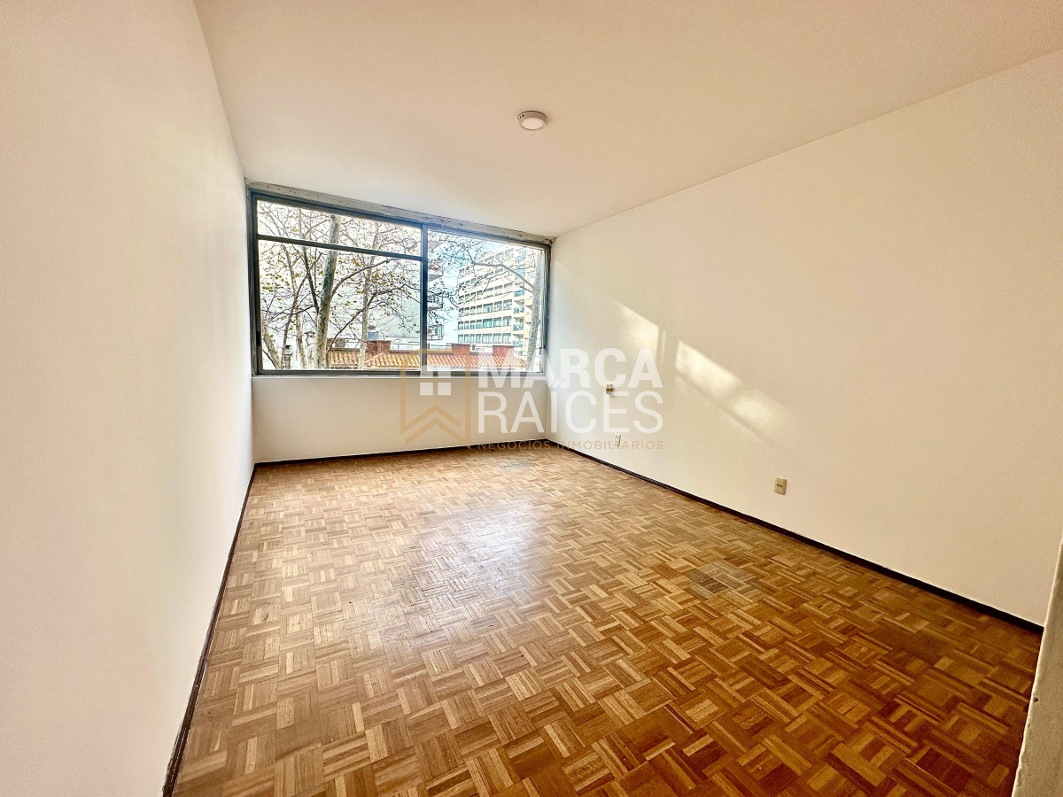 Apartamento ID.1548 - Venta Apartamento con RENTA 3 Dormitorios 2 Baños Pocitos Montevideo