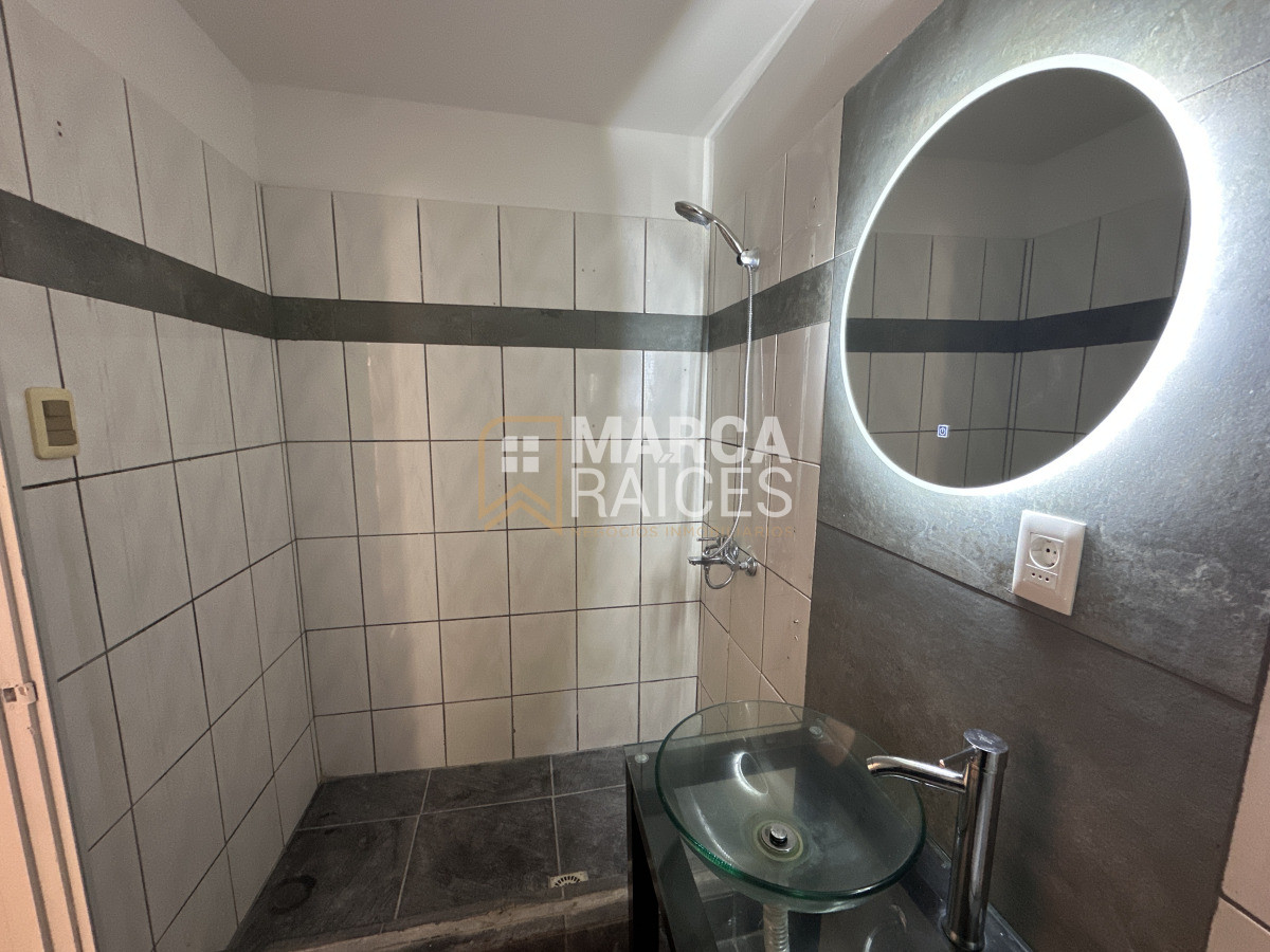 Apartamento ID.1657 - Alquiler Apartamento tipo casa 2 dormitorios con tarreza grande Barrio Sur Montevideo