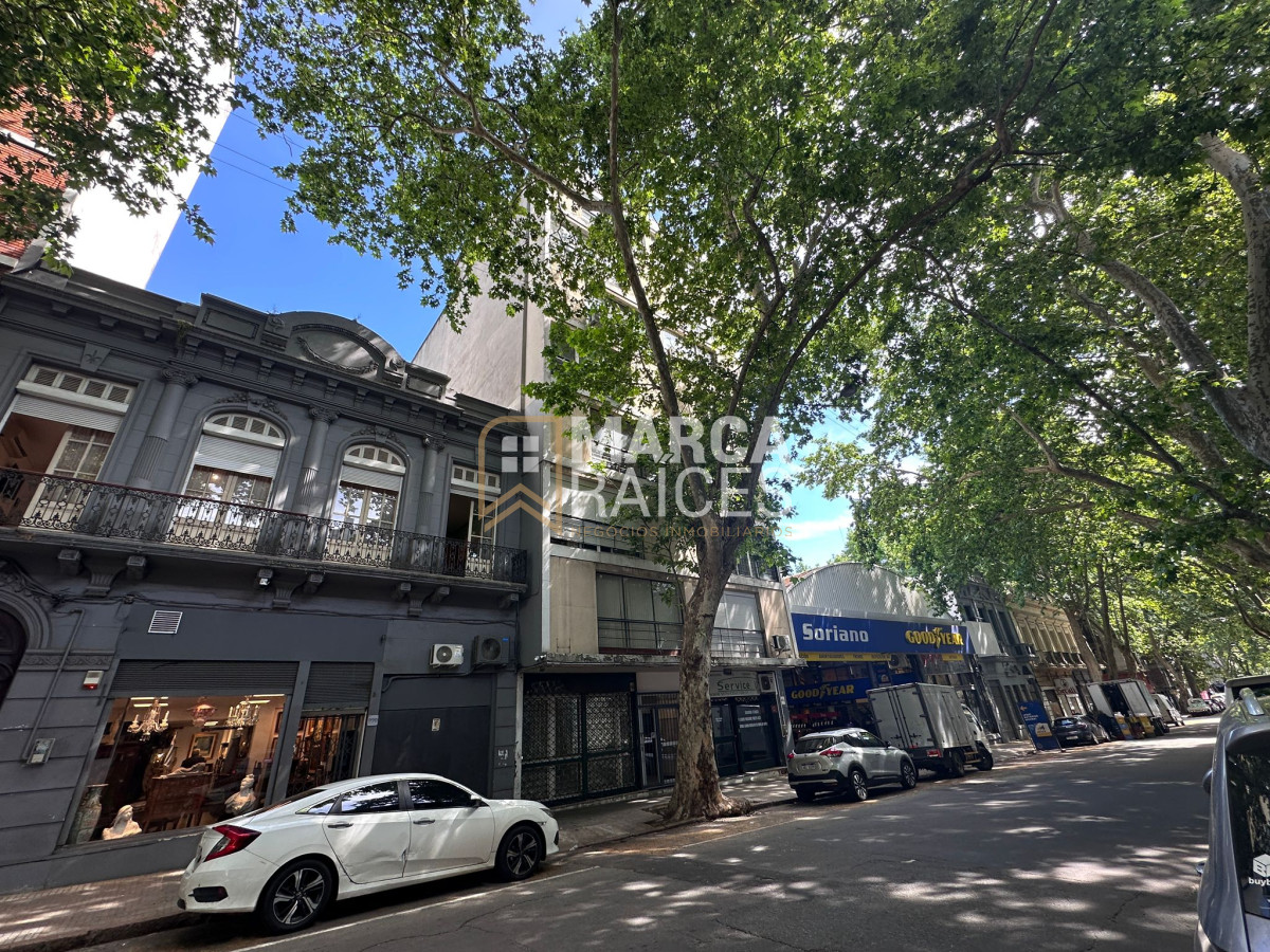 Apartamento ID.1693 - Alquiler Apartamento 3 Dormitorios 2 Baños Patio Centro Montevideo