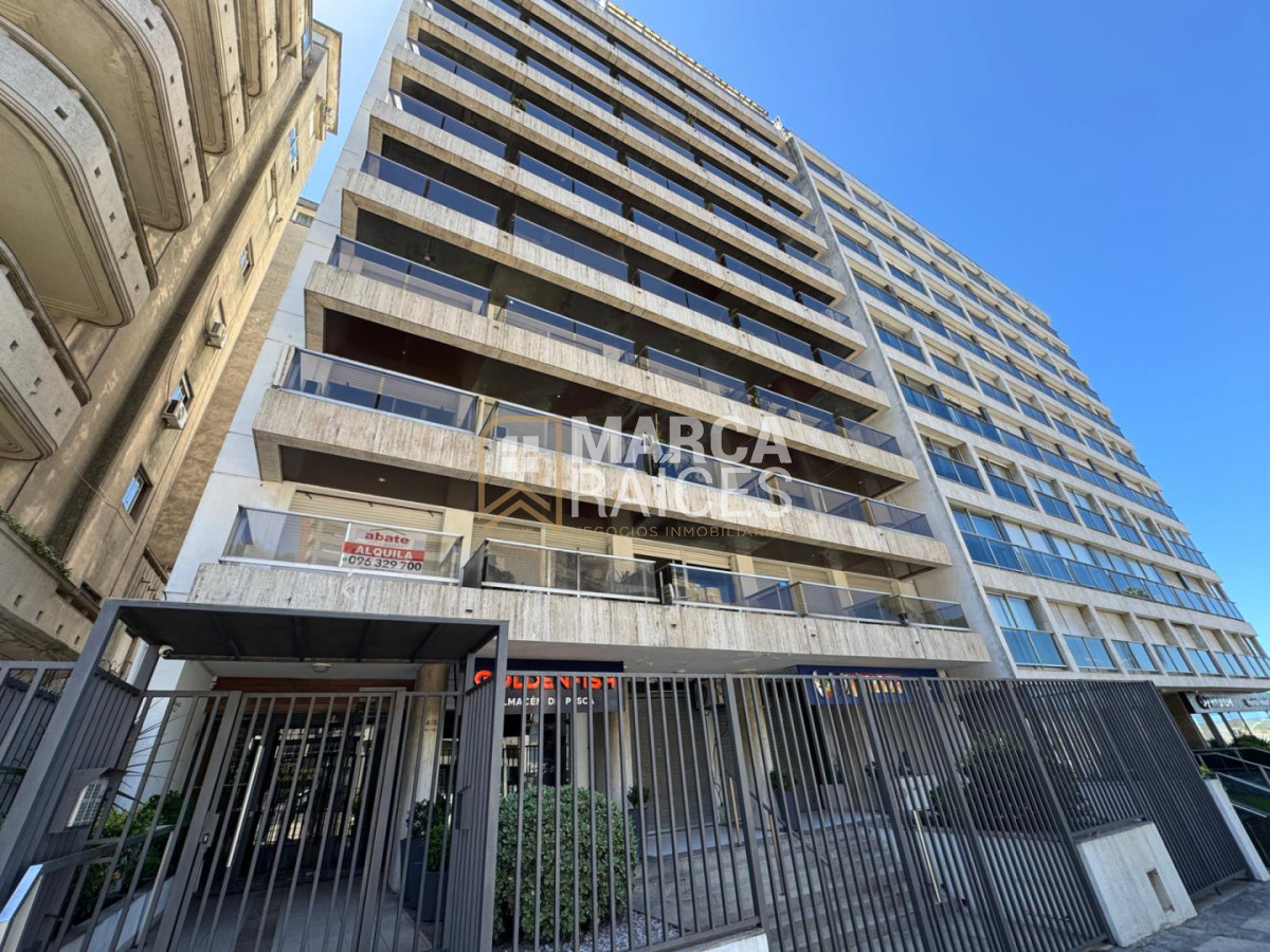 Apartamento ID.1865 - Alquiler Apartamento Monoambiente Con Balcon Piso Vista a la Rambla Pocitos Montevideo