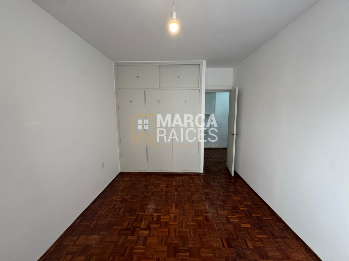 Apartamento ID.1693 - Alquiler Apartamento 3 Dormitorios 2 Baños Patio Centro Montevideo