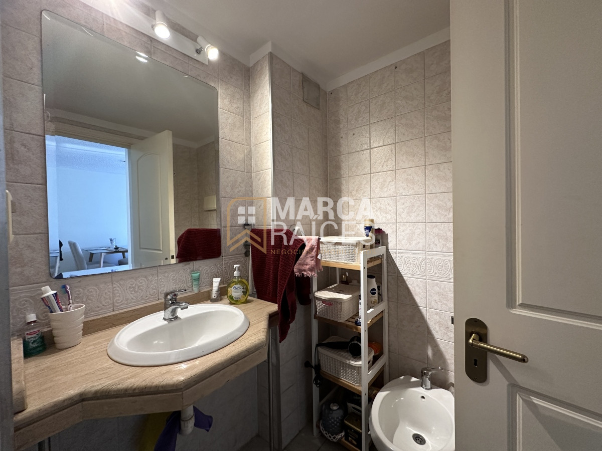 Apartamento ID.701 - Venta Apartamento 2 Dormitorios Garage Box Balcon al Frente Tres Cruces Montevideo