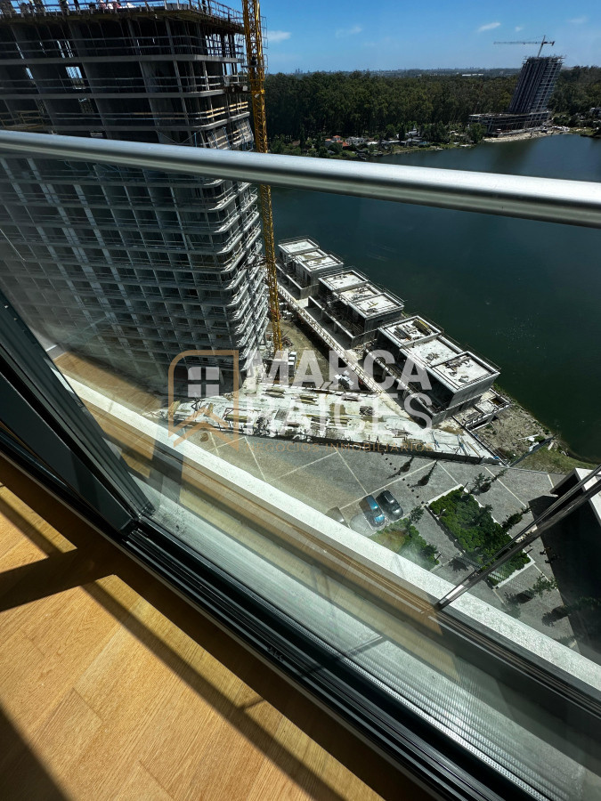 Apartamento ID.1147 - Venta Penthouse Duplex 4 Dormitorios Carrasco Hermosa Vista al Lago A Estrenar