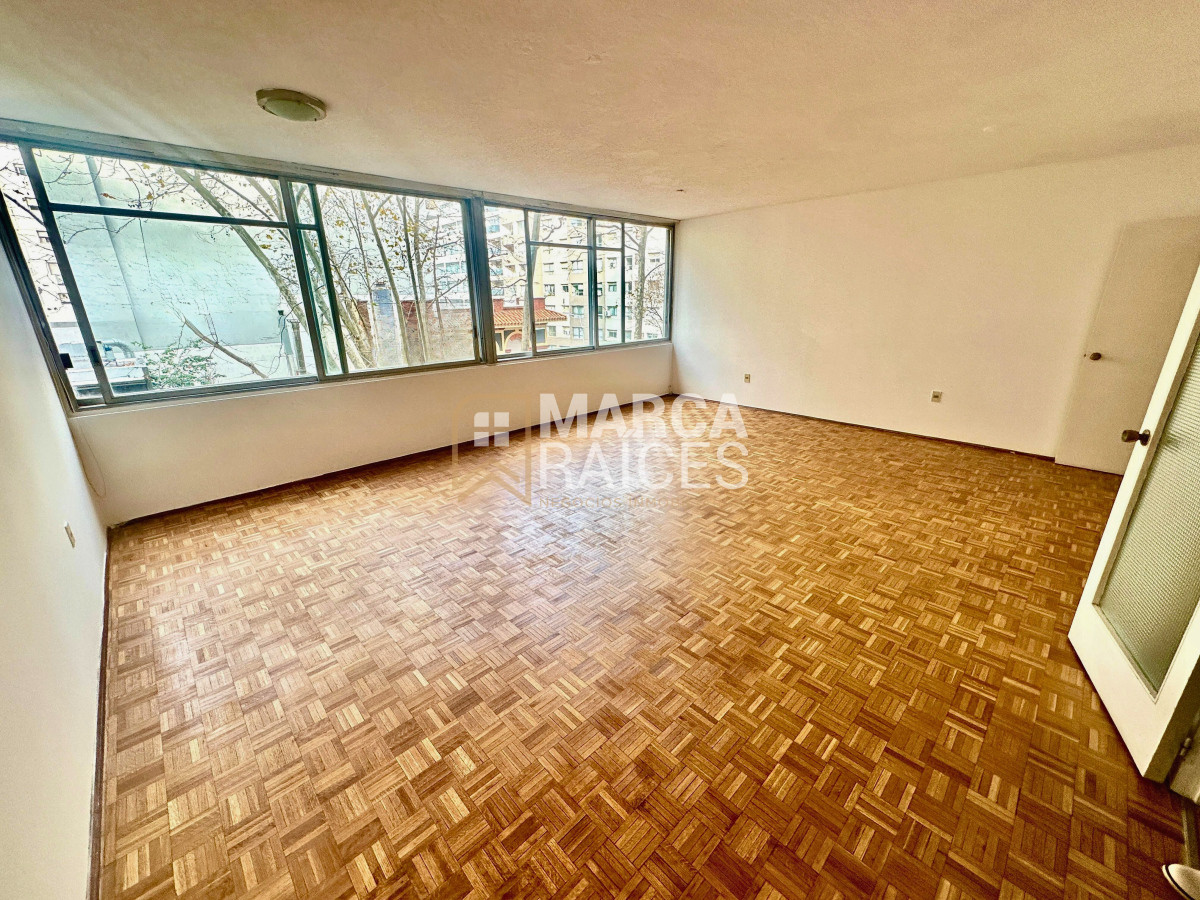 Apartamento ID.1548 - Venta Apartamento con RENTA 3 Dormitorios 2 Baños Pocitos Montevideo