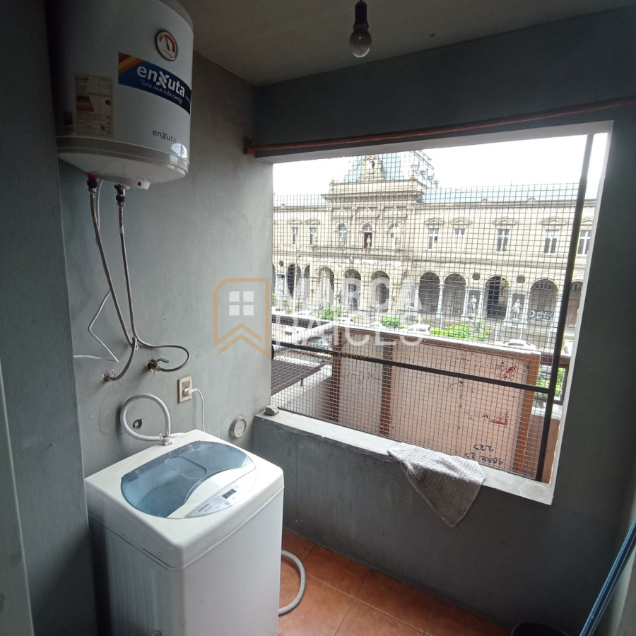 Apartamento ID.1385 - Alquiler Apartamento 2 Dormitorios Balcon al Frente Centro Montevideo