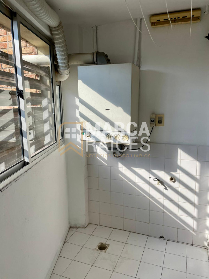 Apartamento ID.1523 - Alquiler apartamento de 4 dormitorios muy luminoso frente al mar en Rambla de Punta Carretas, Montevideo. 