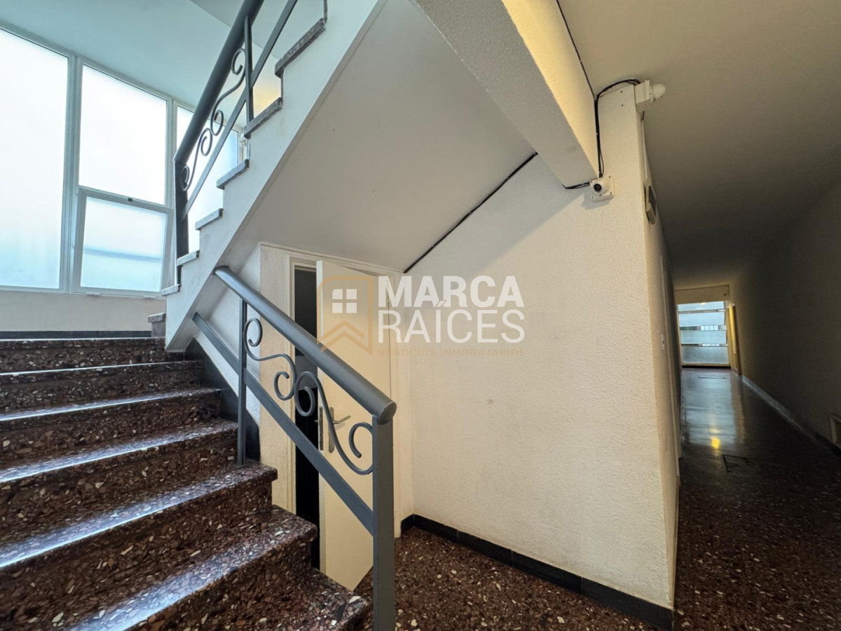 Apartamento ID.1974 - DAlquiler Apartamento 1 Dormitorio Segundo Piso por Escalera Pocitos Montevideo