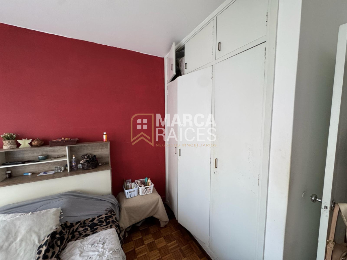 Apartamento ID.2043 - Alquiler Apartamento 4 Dormitorios, 2 Baños con Garage. Ciudad Vieja, Montevideo