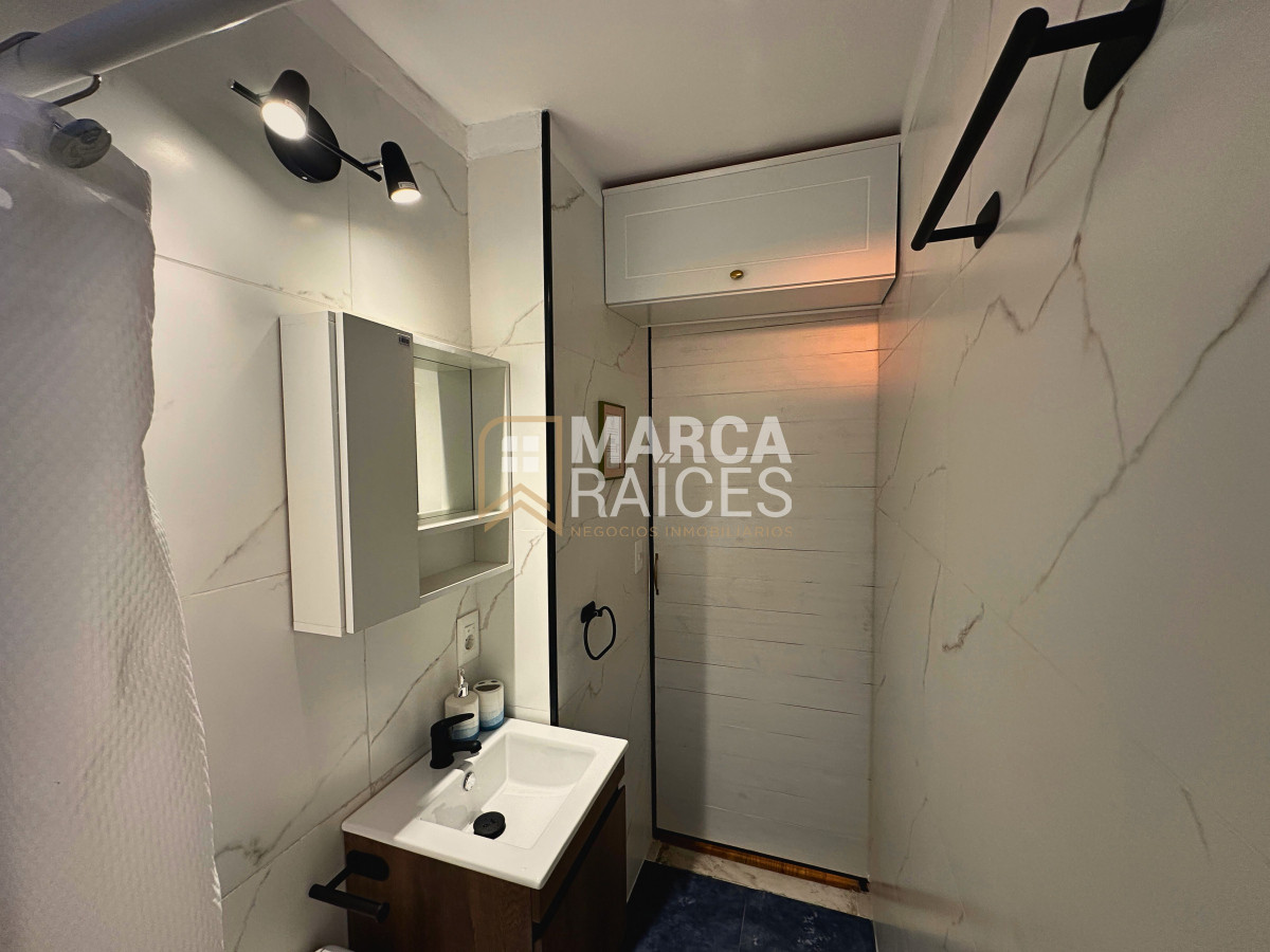 Apartamento ID.1621 - Alquiler Temporal Monoambiente en Pocitos Rambla y Plaza Gomensoro Disponible A Partir de Diciembre Montevideo