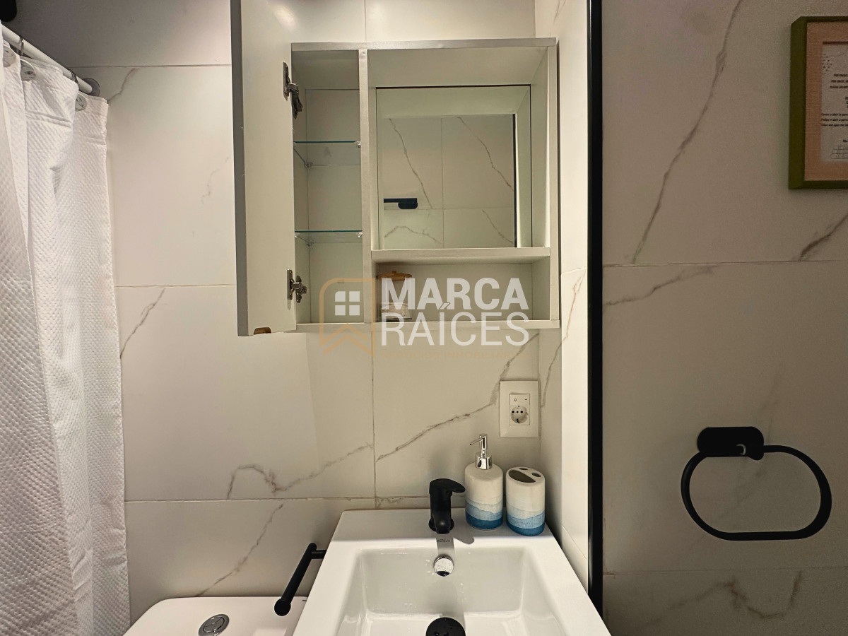Apartamento ID.1621 - Alquiler Temporal Monoambiente en Pocitos Rambla y Plaza Gomensoro Disponible A Partir de Diciembre Montevideo