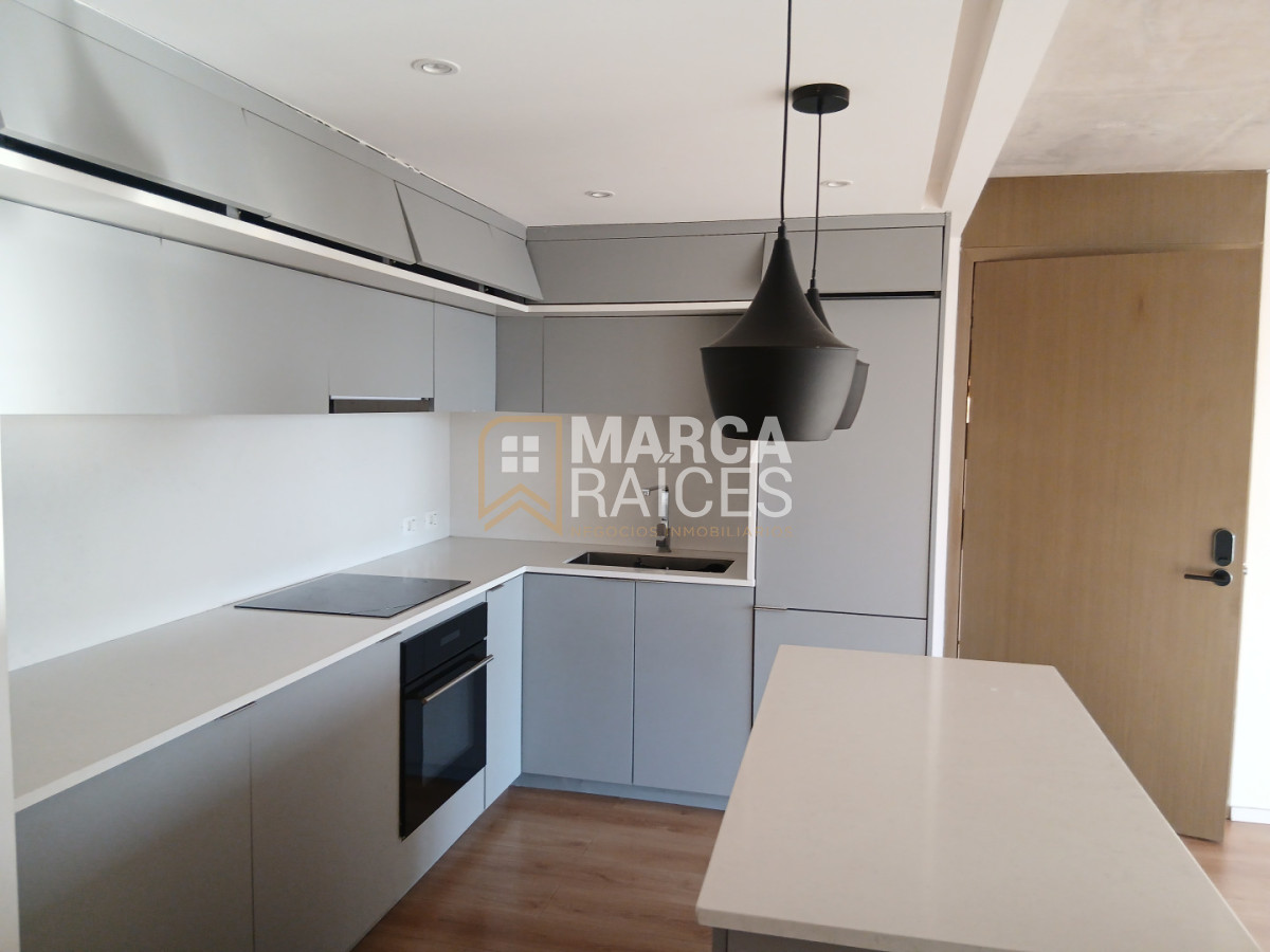 Apartamento ID.1792 - Alquiler Apartamento 3 Dormitorios 2 Baños Piscina Edificio de Categoria Centro Montevideo