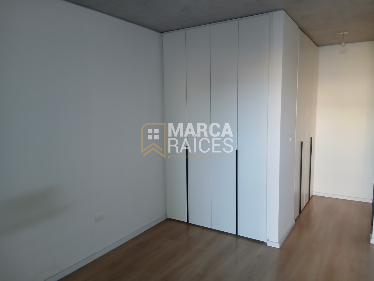 Apartamento ID.1792 - Alquiler Apartamento 3 Dormitorios 2 Baños Piscina Edificio de Categoria Centro Montevideo