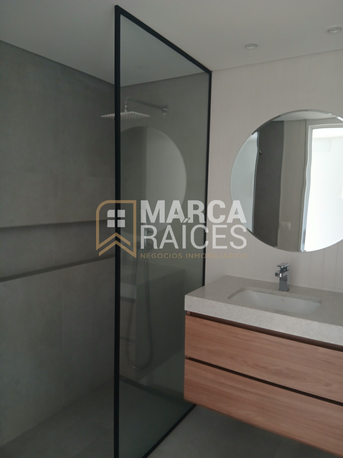 Apartamento ID.1792 - Alquiler Apartamento 3 Dormitorios 2 Baños Piscina Edificio de Categoria Centro Montevideo