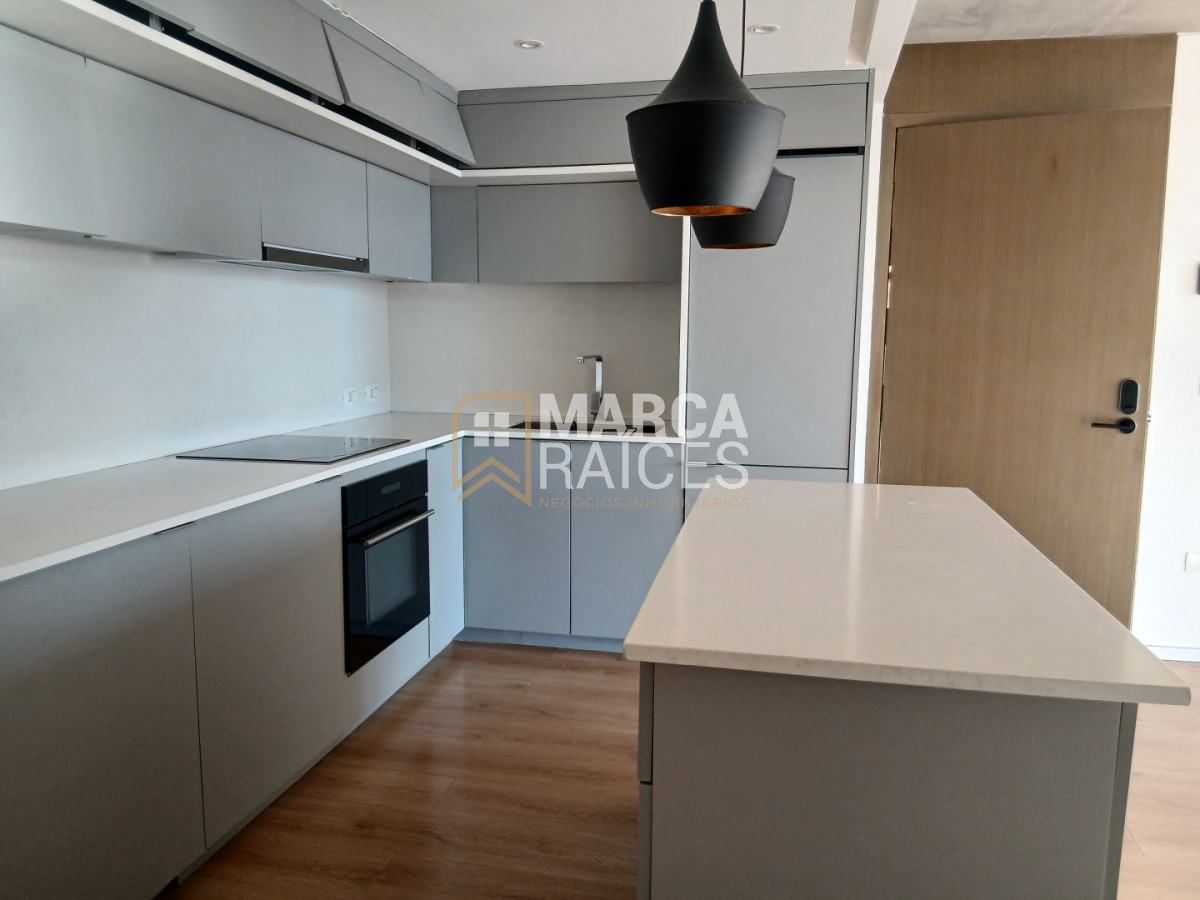 Apartamento ID.1792 - Alquiler Apartamento 3 Dormitorios 2 Baños Piscina Edificio de Categoria Centro Montevideo