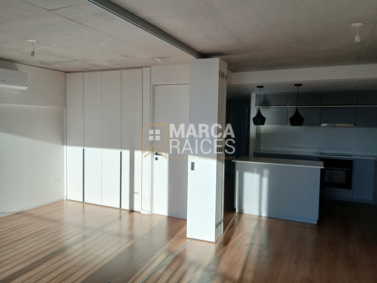 Apartamento ID.1792 - Alquiler Apartamento 3 Dormitorios 2 Baños Piscina Edificio de Categoria Centro Montevideo