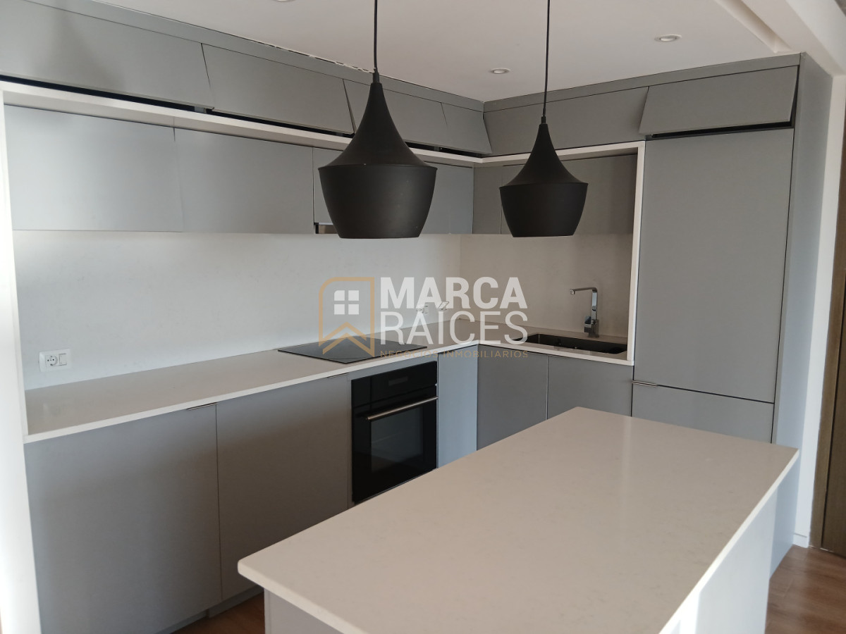 Apartamento ID.1792 - Alquiler Apartamento 3 Dormitorios 2 Baños Piscina Edificio de Categoria Centro Montevideo