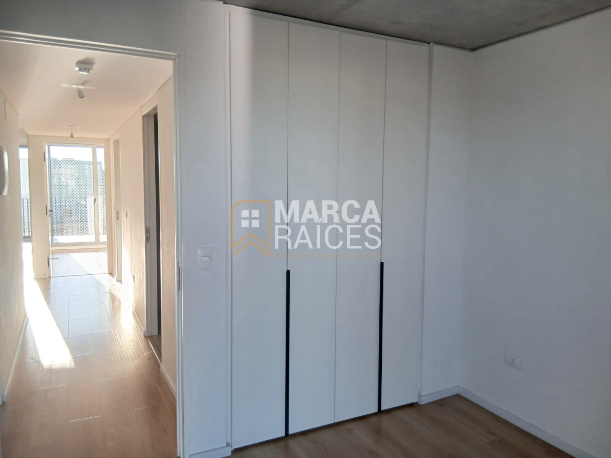 Apartamento ID.1792 - Alquiler Apartamento 3 Dormitorios 2 Baños Piscina Edificio de Categoria Centro Montevideo