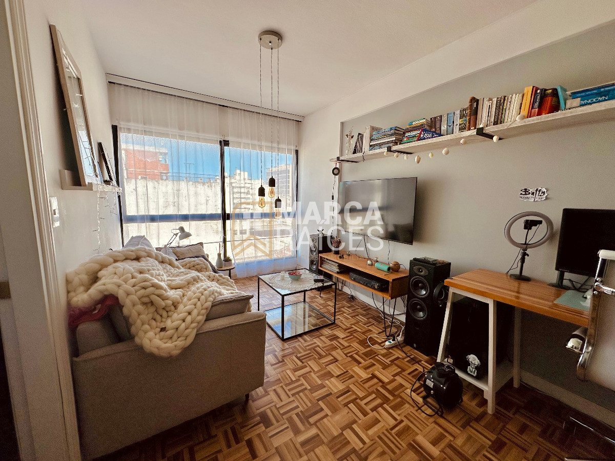 Apartamento ID.1300 - Alquiler Apartamento 1 Dormitorio Al Frente Semi Amoblado Centro Montevideo (Enero 2026)