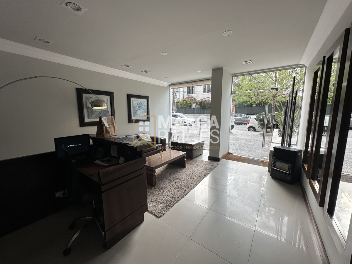 Apartamento ID.1043 - Venta Hermoso Apartamento 3 Dormitorios 3 Baños Balcon Patio Parrillero Pocitos Montevideo