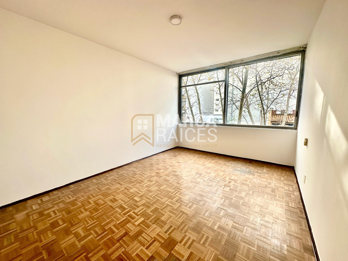 Apartamento ID.1548 - Venta Apartamento con RENTA 3 Dormitorios 2 Baños Pocitos Montevideo