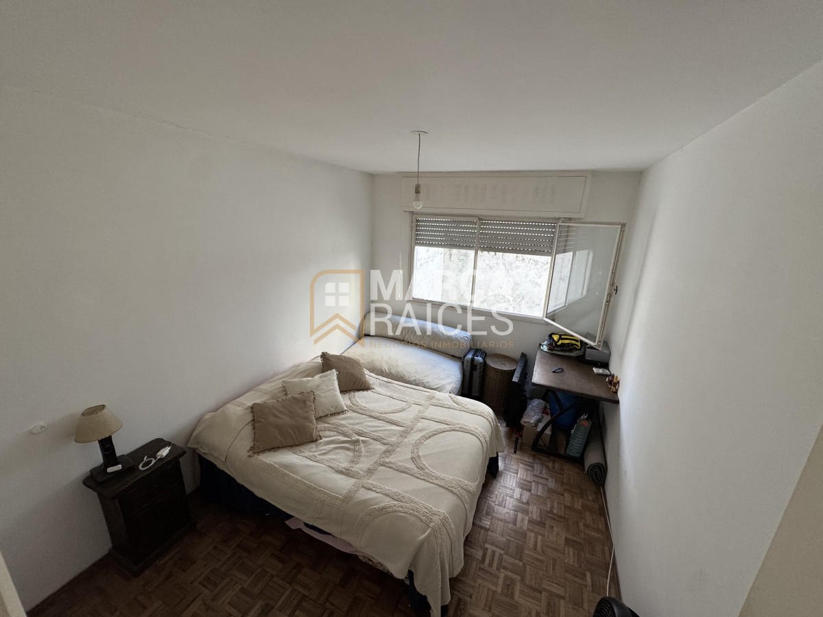 Apartamento ID.1042 - Venta Apartamento 2 Dormitorios Con Renta Al Frente Primer Piso Pocitos Montevideo