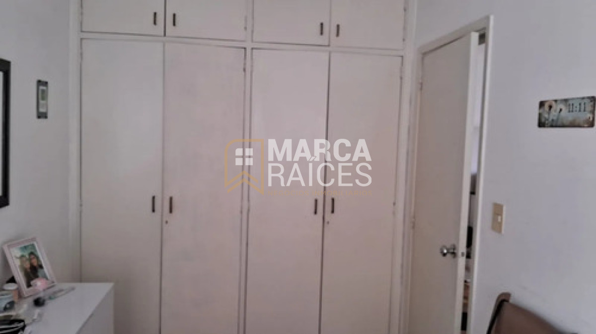 Apartamento ID.2043 - Alquiler Apartamento 4 Dormitorios, 2 Baños con Garage. Ciudad Vieja, Montevideo