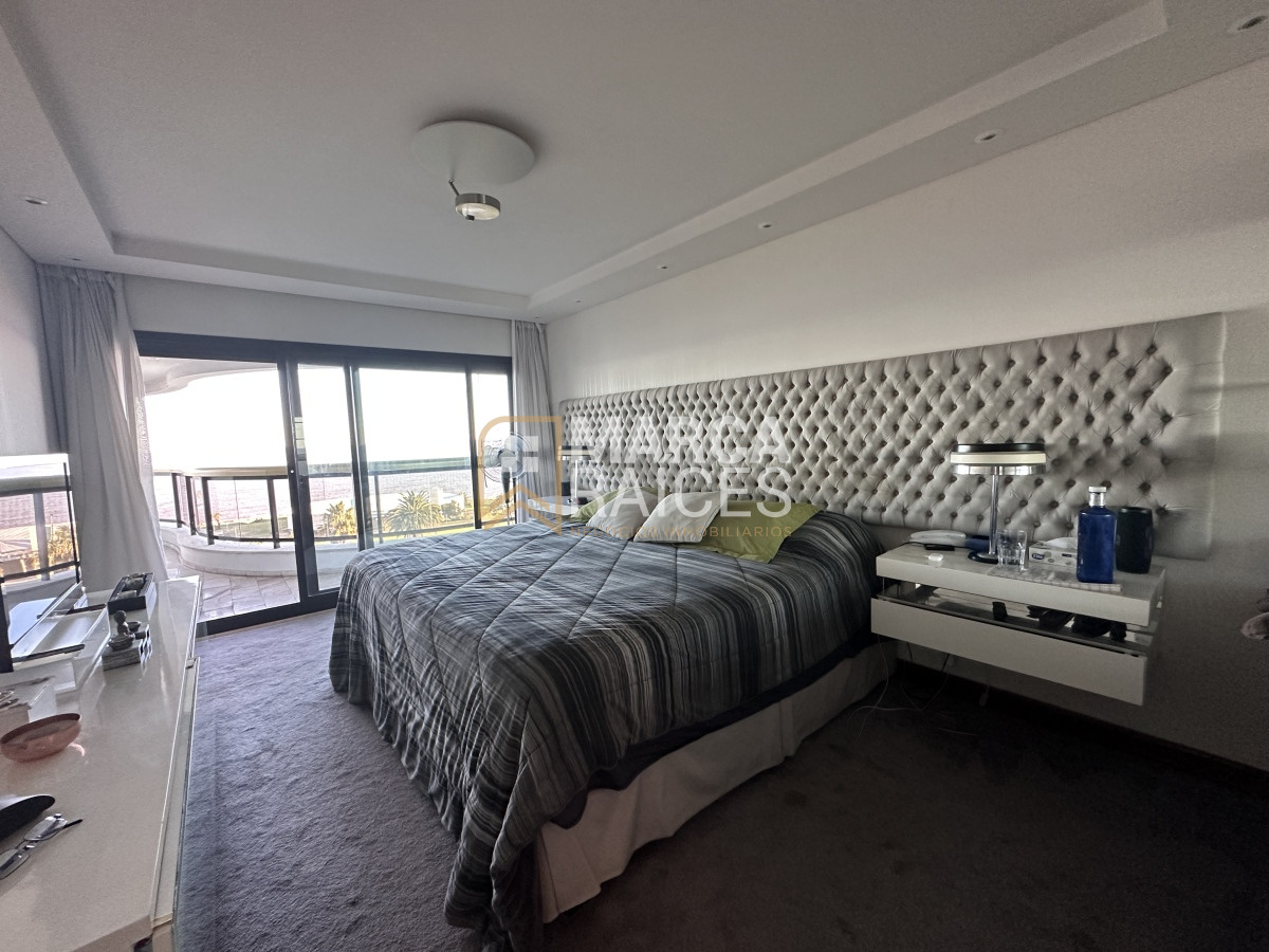 Apartamento ID.853 - Venta Apartamento Frente a Rambla Kibon 3 Dormitorios + Servicio Garage Doble Vista a la Rambla Pocitos Montevideo